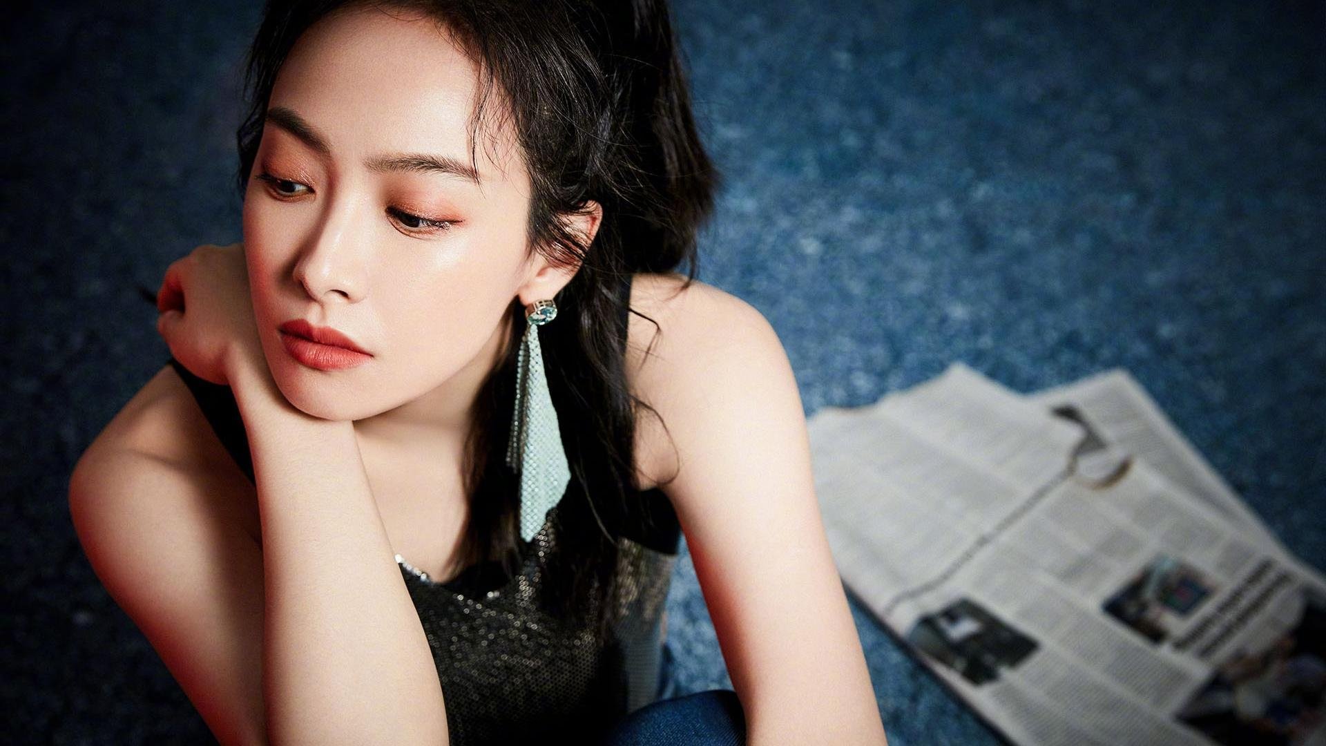 爱游戏官网-锋线核心球员跑位多样化是否扩大中场组织空间，足球锋线球员