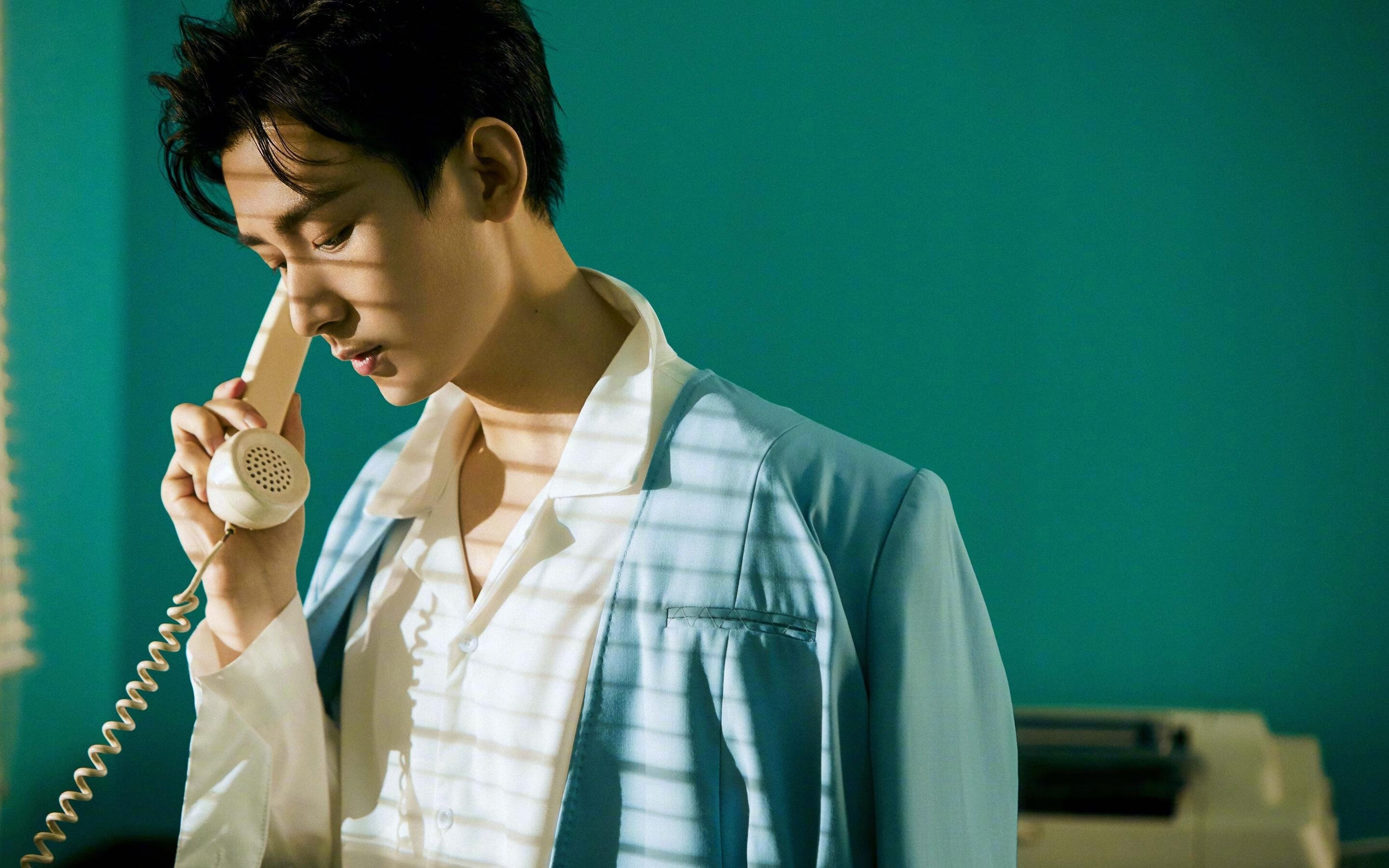 张伟丽与粉丝互动大方分享护肤心得，张伟丽化妆