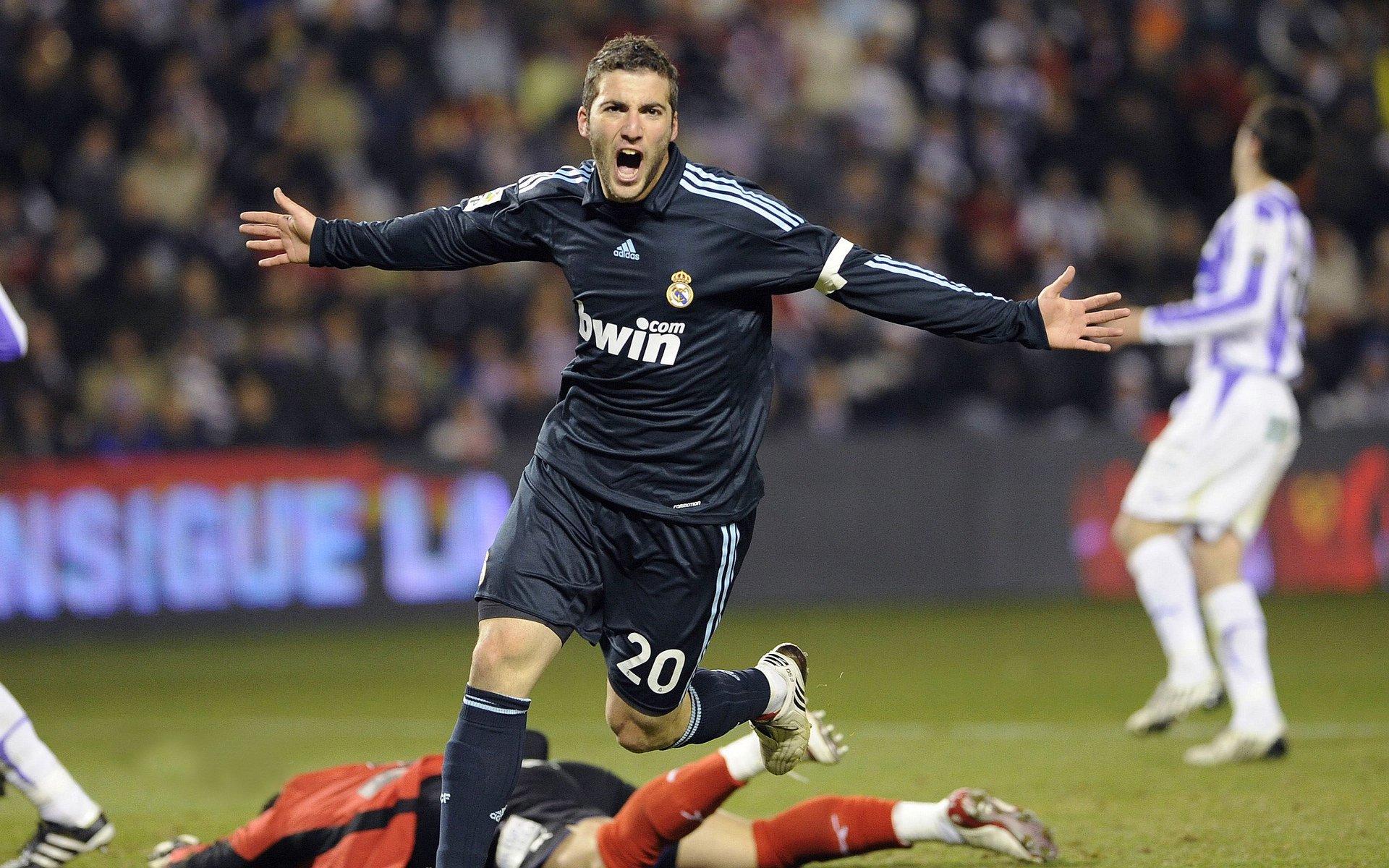 夜战赛段：星光下的极速狂飙