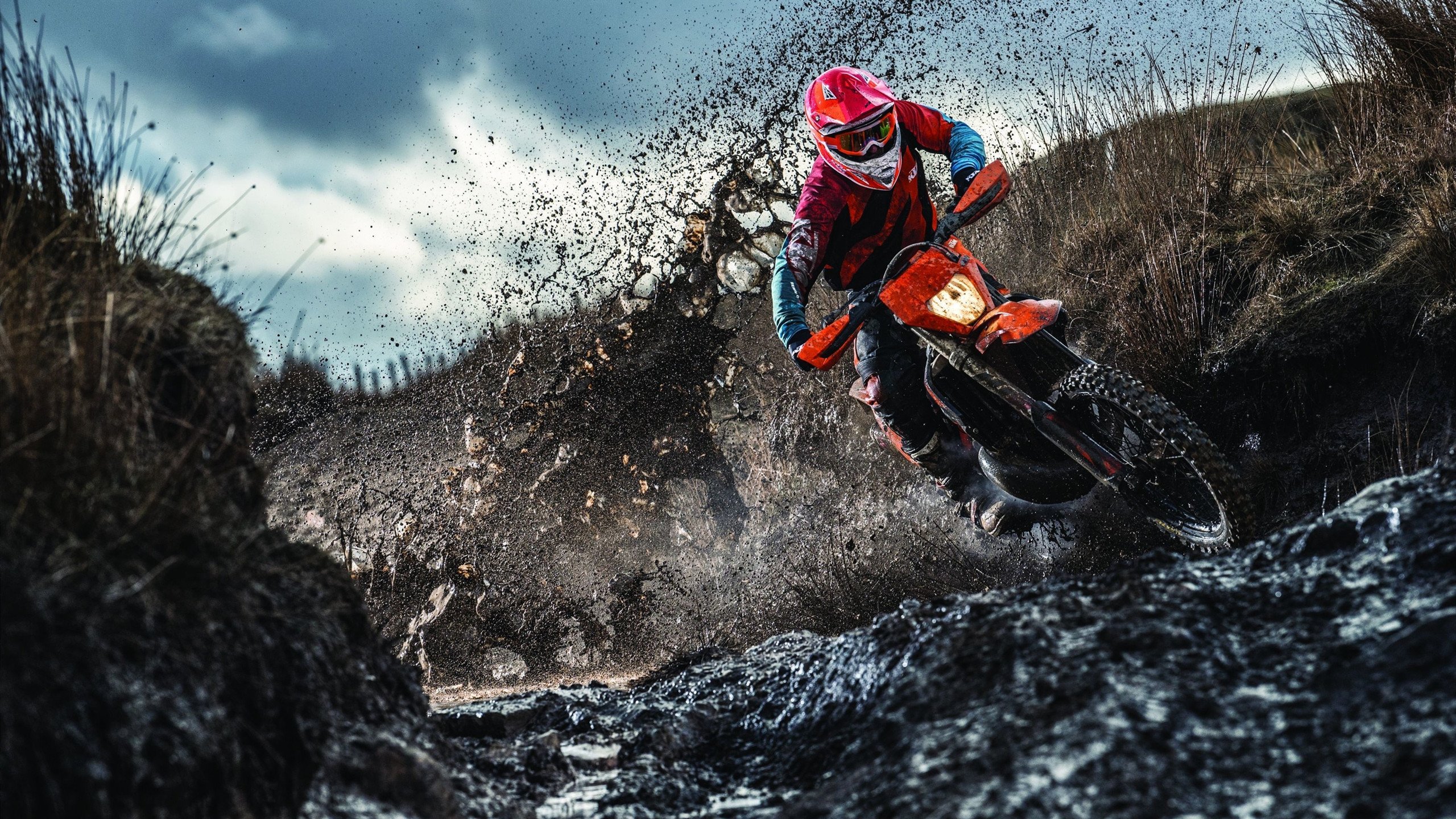 诸如足球短视频、直播带货等新兴盈利模式崛起，短视频足球类自媒体